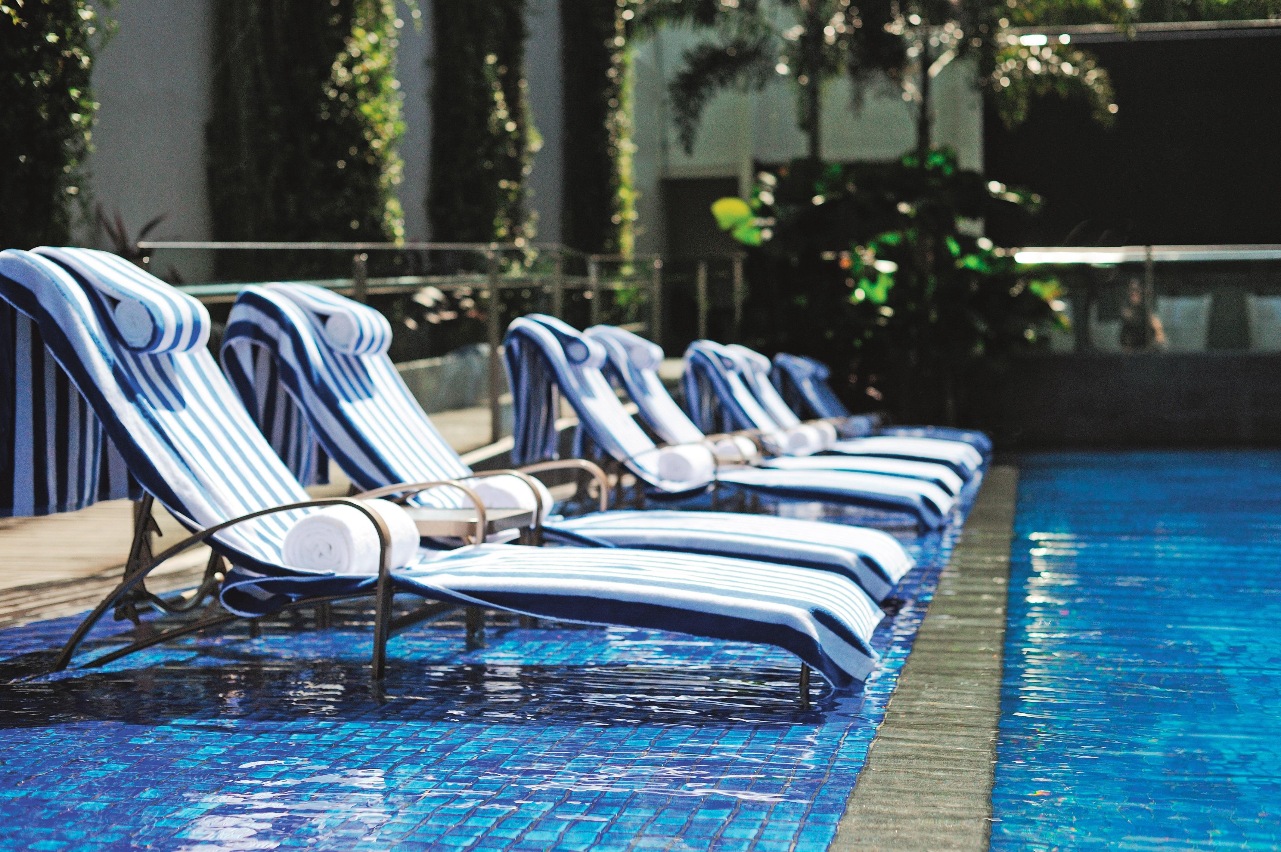 Oasia Resort Sentosa By Far East Hospitality Сінгапур Екстер'єр фото The pool at the hotel